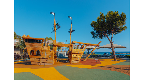Peter Pan has landed at Petite Plage